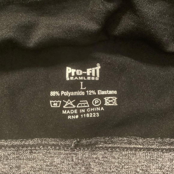 PRO FIT 2 PIECE SEAMLESS ATHLETIC BRAS/ BLACK & CORAL/ Size L - Picture 8 of 10